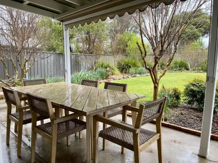 Three Birds House Отели в г. Маджи