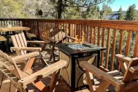 Stunning secluded creekside A-Frame cabin/gameroom