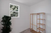 Hillside House with DTLA Views + Zen Cedar Tub