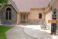 Private - Secluded Lake Home/Sleeps up to 20 people - Homestays