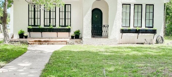 Newly remodeled 1930's cottage! Close to everything in the heart of Natchitoches Hotels in Natchitoches