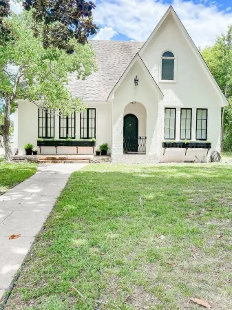 Newly remodeled 1930's cottage! Close to everything in the heart of Natchitoches Отели рядом с достопримечательностью «Парк Хайленд Парк»