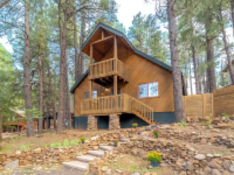 Delightful 3-bedroom house in charming Flagstaff w/King Size Bed & Gas Log Stove 卡馳納山莊酒店