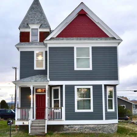 Historic 1886 House locate convienently