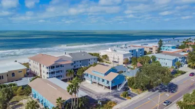 2 Bedroom in Indian Rocks Beach, FL - Gulf Side Complex w/ Direct Beach Access