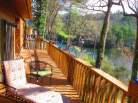 Lakefront cabin in mountains, 1 mi away from skiing/tubing!