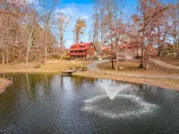 Log Cabin, Utk/Neyland, Smokies, 16Acres, FP, HotTub, Sauna, Fishing, Golf, Pets