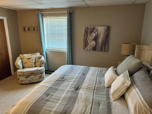 Beach Front condo. Private parking. Steps to the beach.