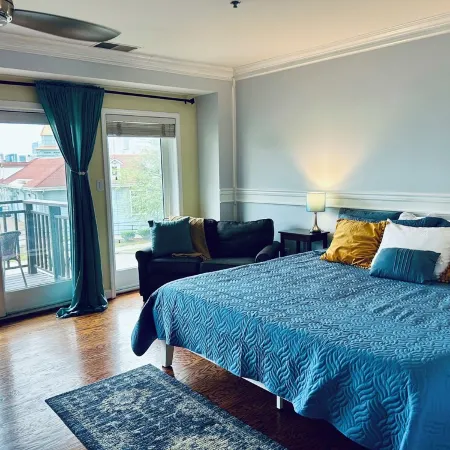 Spacious Riverfront Townhome Directly Across from Downtown Louisville