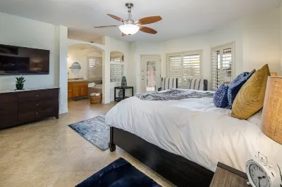 "Flying Cloud Inn" Private hilltop escape, heated pool, " hot tub" w/view.