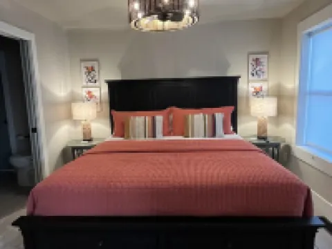 La Grand! Our largest Luxury Villa overlooking Honey Creek Marina! Boat Parking! Hotels in Grove