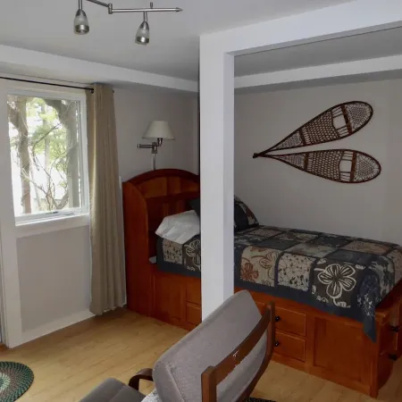 Beautifully appointed lake-view cottage with dock access Отели в г. Каслтон