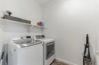 Luxury Brand New Townhouse, family and pet friendly 하이랜드랜치 호텔