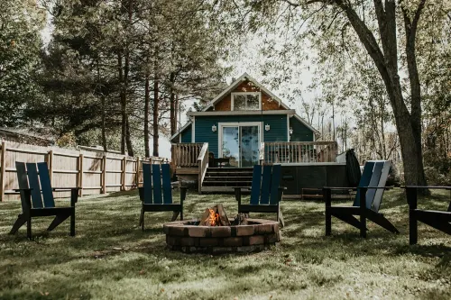 Lake Forest Cottage - Dog Friendly w/ Hot Tub, Firepit and Kayaks Hotels in Montcalm County