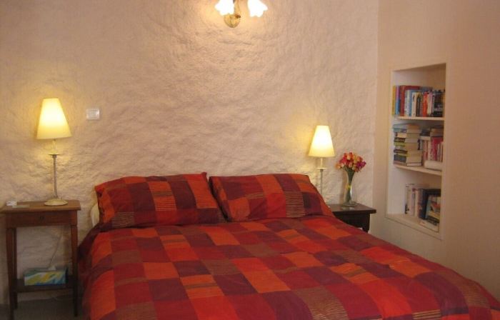 Old town centre house; wine bar & cafes 50m, sea 30mins Pyrenees close