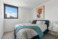 Comfy + stylish apartment in the heart of St Kilda - Heated rooftop heated pool.
