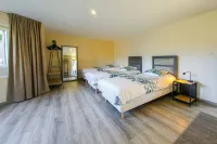 House ☆☆☆ in Landrellec, recent renovation, feet in the water. Hotels in Pleumeur-Bodou