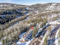 Ski in/Out at Lutsen Mountains. Family-Sized Base Camp, on the Trails in Lutsen! Hotels in Lutsen