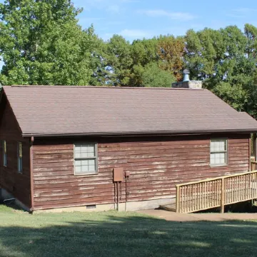 Stones Throw from Giant City Park, Wineries, Hiking, Biking, Hunting and more.