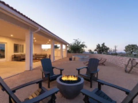5-bedroom vacation home 15 minutes to Joshua Tree National Park Hotels in Yucca Valley