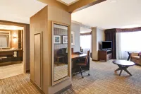 DoubleTree by Hilton West Edmonton Hotels in der Nähe von Giant Baseball Bat