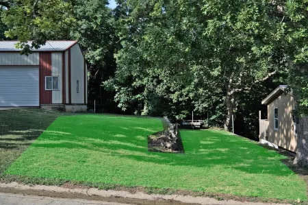 T's Fish Camp--Crappie Are Biting—Sleeps up to Six