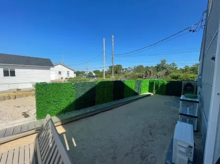 Water Front Beach House w/ Private Beach with 3 Bedrooms/2 Bathrooms/Large Deck