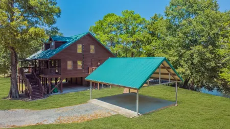 Experience Louisiana, Cabin on Bayou Petite Anse, centrally located in Acadiana