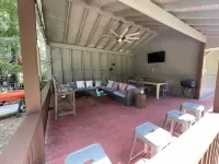 !!!Private Lake!!! Fishing, Swimming & MORE!!! Charming Lakeside Bungalow!!