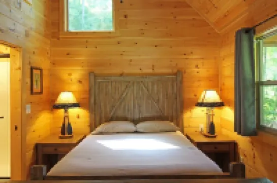 Great small cabin with hot tub