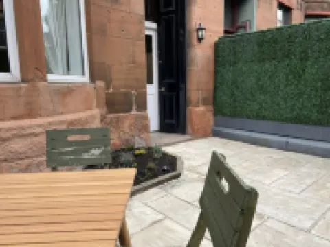 Stunning 2-bed flat with private patio in heart of the west end