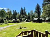 Riverfront Luxury Cabin #9 at The Log Cabin Inn