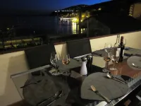 De luxe air-cond 2 bed apt close to beach with large terrace and sea view
