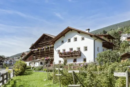 Centrally located, family-friendly apartment in the middle of the Dolomites Отели в г. Ортизеи