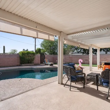 Desert Paradise w/ 2 masters, pool, & golf