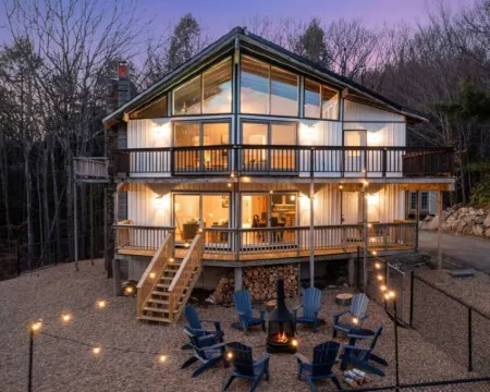 Lake Winni and Gunstock Ski Views Hotels in Gilford