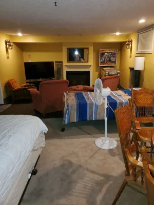 Basement Studio Apartment Hotels in O'Brien County