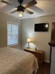 Cabin - secluded and Guntersville Lake w/hot tub and fire pit