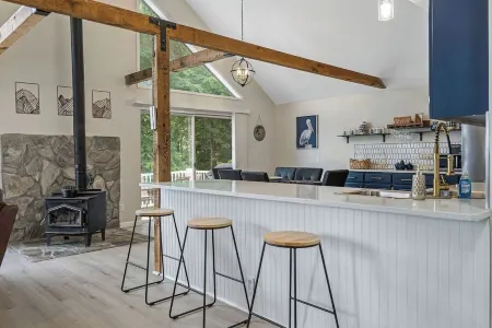 Remodeled Mountain Cabin Over looking Lake Chatuge. Отели рядом с достопримечательностью «Campsite No 70»