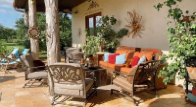 Private Vacation Studio Apartment sleeps 10 -12 people. Your own small oasis.