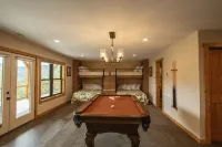 A Luxury Cabin with panoramic mountain views and 3 King Ensuites and Hot Tub!