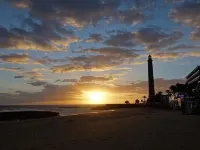 Apartment in Maspalomas with spacious garden, 30 m to the beach. Private garage Hotels in Meloneras