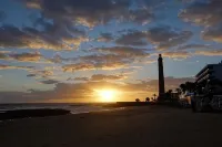 Apartment in Maspalomas with spacious garden, 30 m to the beach. Private garage