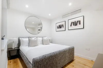 Luxury Central Mayfair Townhouse with Air Conditioning. 3 Bed 3 Bath Hotels in St James