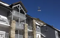 Comfortable apartment at the foot of the slopes, swimming pool and sauna. 수드 주변 호텔