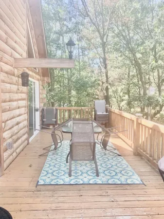 Three years old log Cabin, Free Firewood 5 min from Castle Rock Lake Отели в г. Adams County