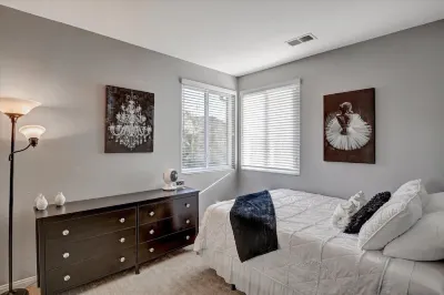 Beautiful Family Home. Special Rates for Longer Stays! Ask for Details.
