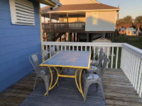 10 Min Walk to Beach, Cozy Family Home