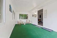 3-bed, 2-bath lakehouse Grill, hot tub, firepit and on-site boat parking.