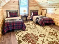 Smoky Hideaway • 2Bed 2Bath Cabin • Near Bike Trail Hotels in Townsend